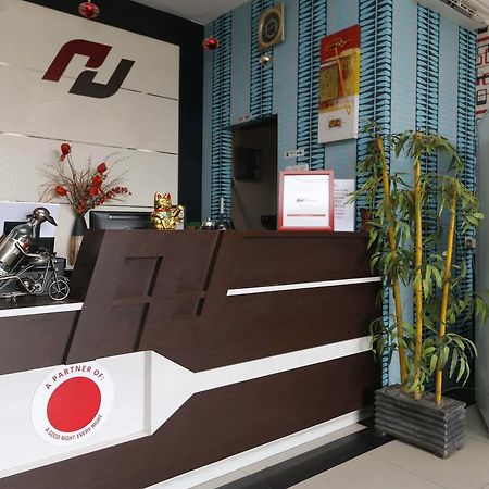 Reddoorz Plus Near Fort Rotterdam Makassar Bagian luar foto