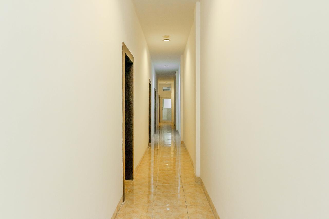 Reddoorz Plus Near Fort Rotterdam Makassar Bagian luar foto