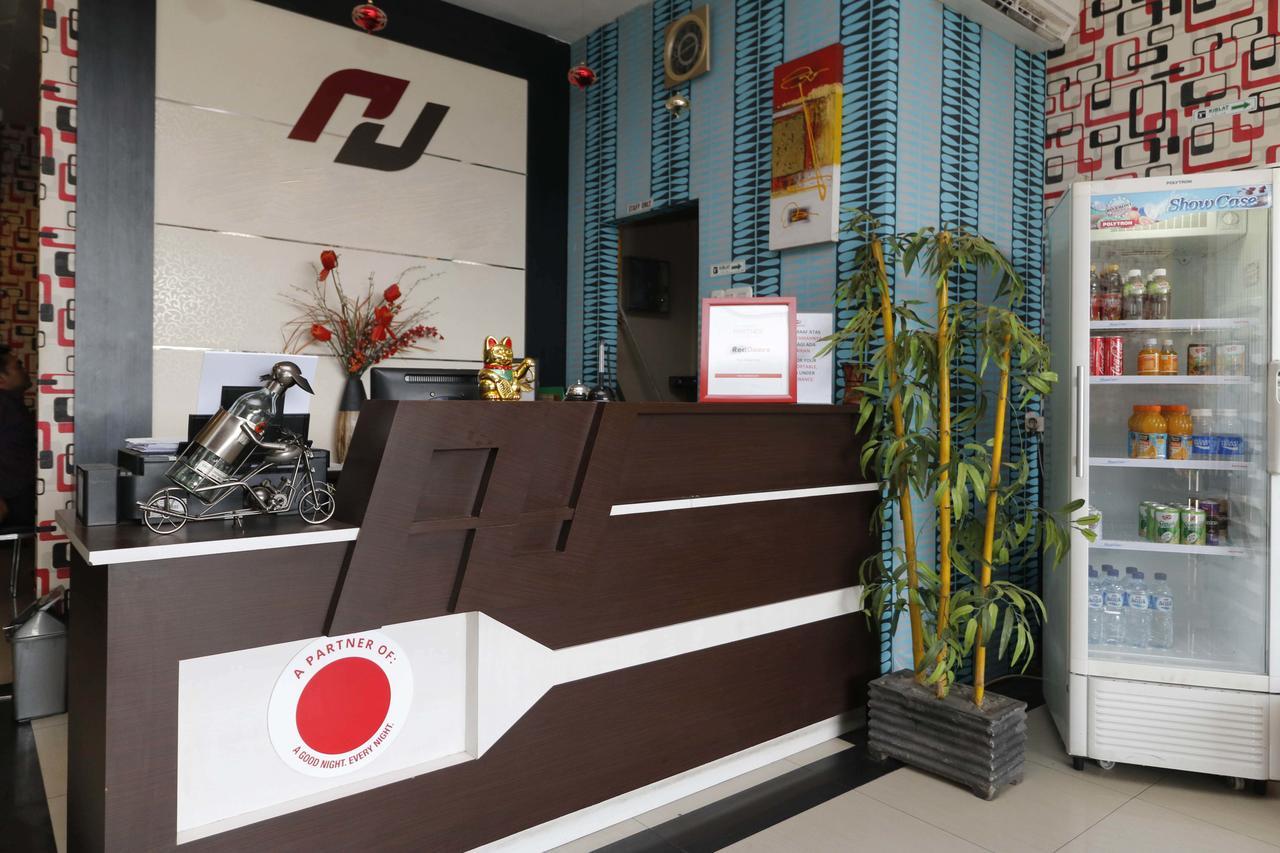 Reddoorz Plus Near Fort Rotterdam Makassar Bagian luar foto